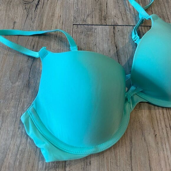 Pink Victoria Secret Wire Bra - Picture 9 of 9